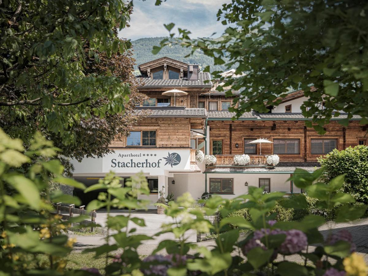 Aparthotel Stacherhof Fuegen Exterior photo