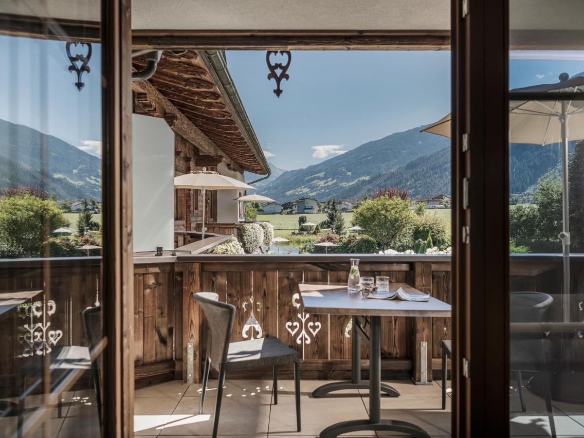 Aparthotel Stacherhof Fuegen Exterior photo