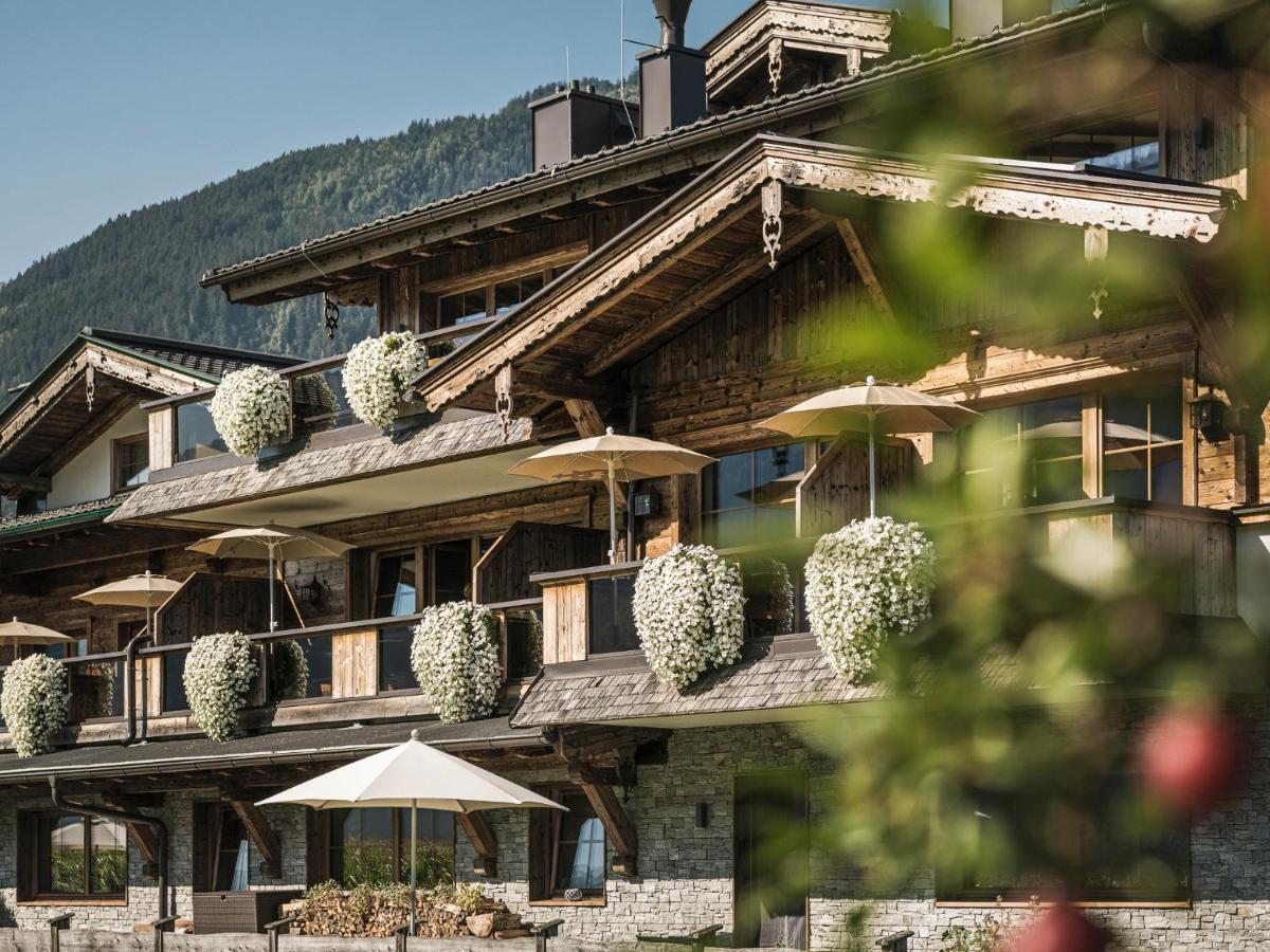 Aparthotel Stacherhof Fuegen Exterior photo