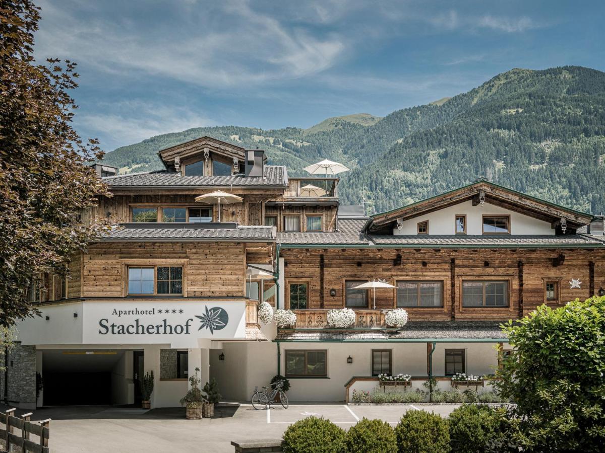 Aparthotel Stacherhof Fuegen Exterior photo
