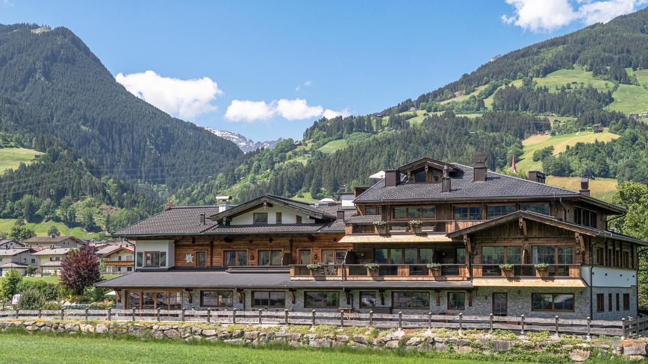 Aparthotel Stacherhof Fuegen Exterior photo